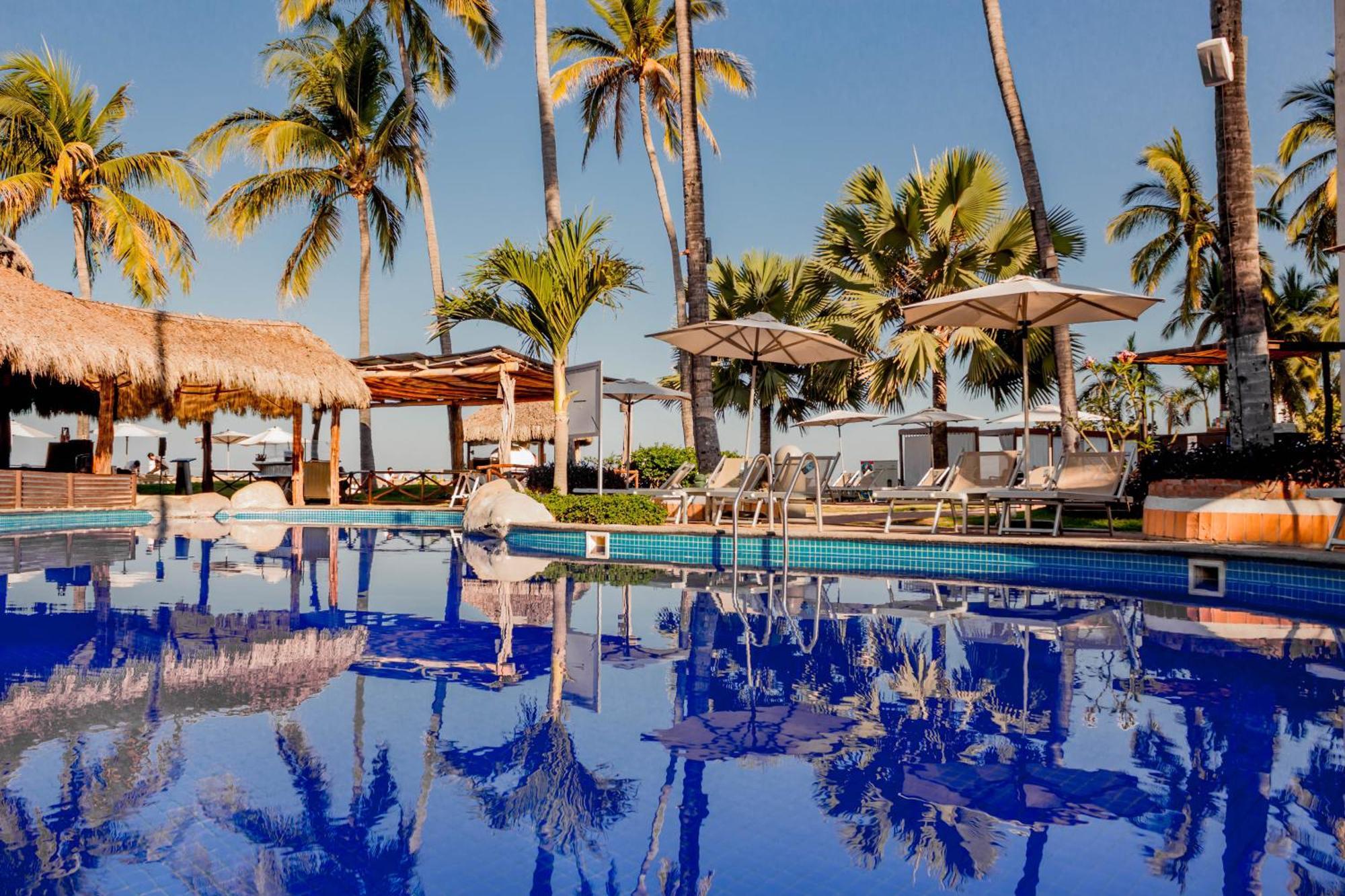 Plaza Pelicanos Grand Beach Resort All Inclusive Пуерто Валярта Екстериор снимка